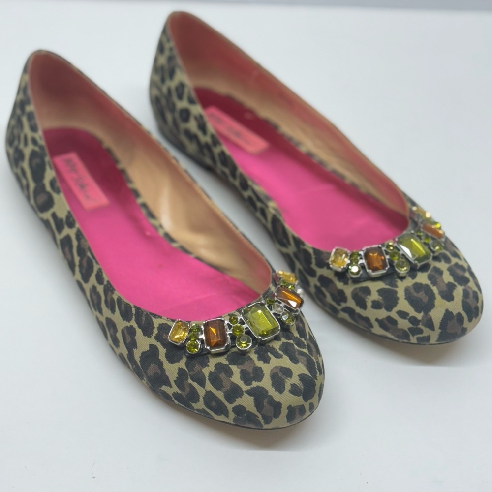 Betsey Johnson Leopard Print Rounded Toe Ballet Flats Size 10M With Rhinestones